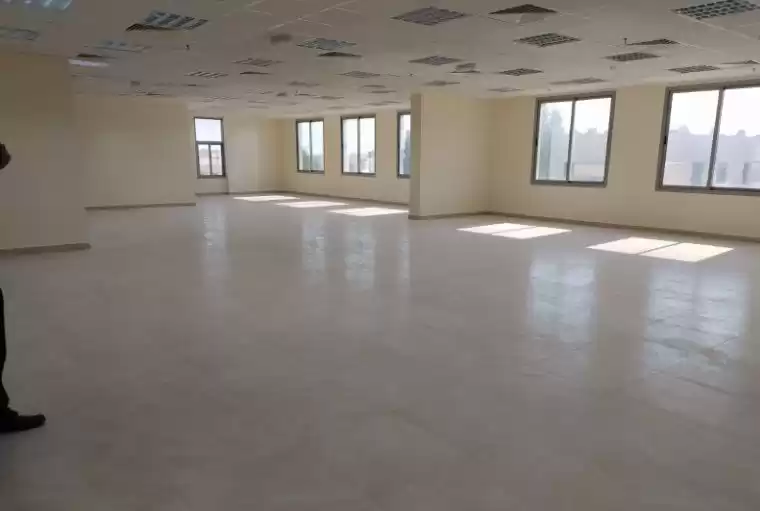 Kommerziell Klaar eigendom U/F Büro  zu vermieten in Doha #14957 - 1  image 